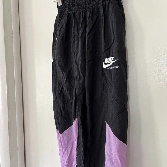 Nike Sportswear Heritage Girls Medium Woven Track Pants Black Purple - Picture 3 of 5